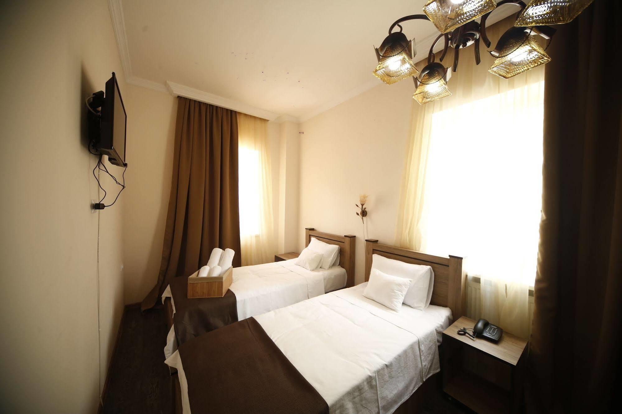 Log Inn Boutique Hotel Tbilisi Exterior photo