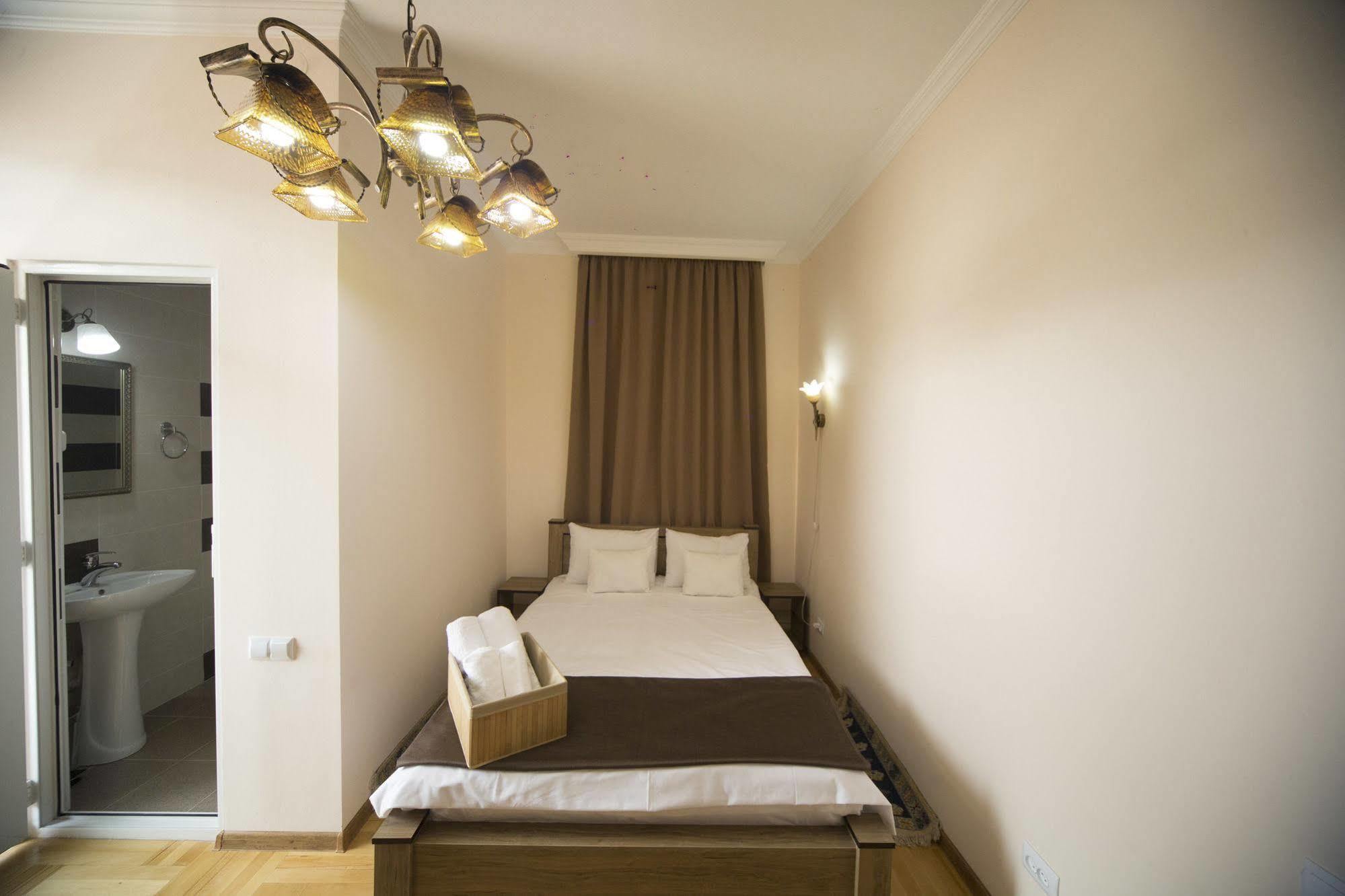 Log Inn Boutique Hotel Tbilisi Exterior photo