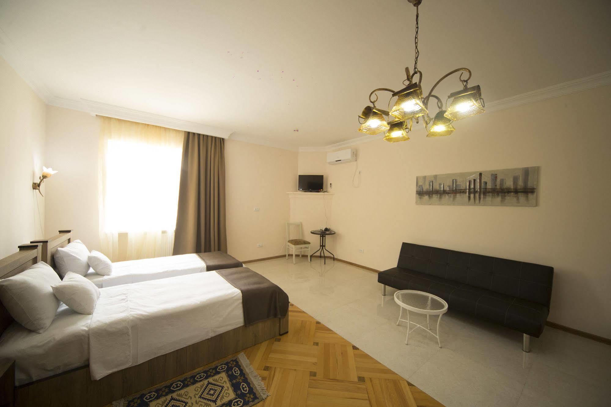 Log Inn Boutique Hotel Tbilisi Exterior photo