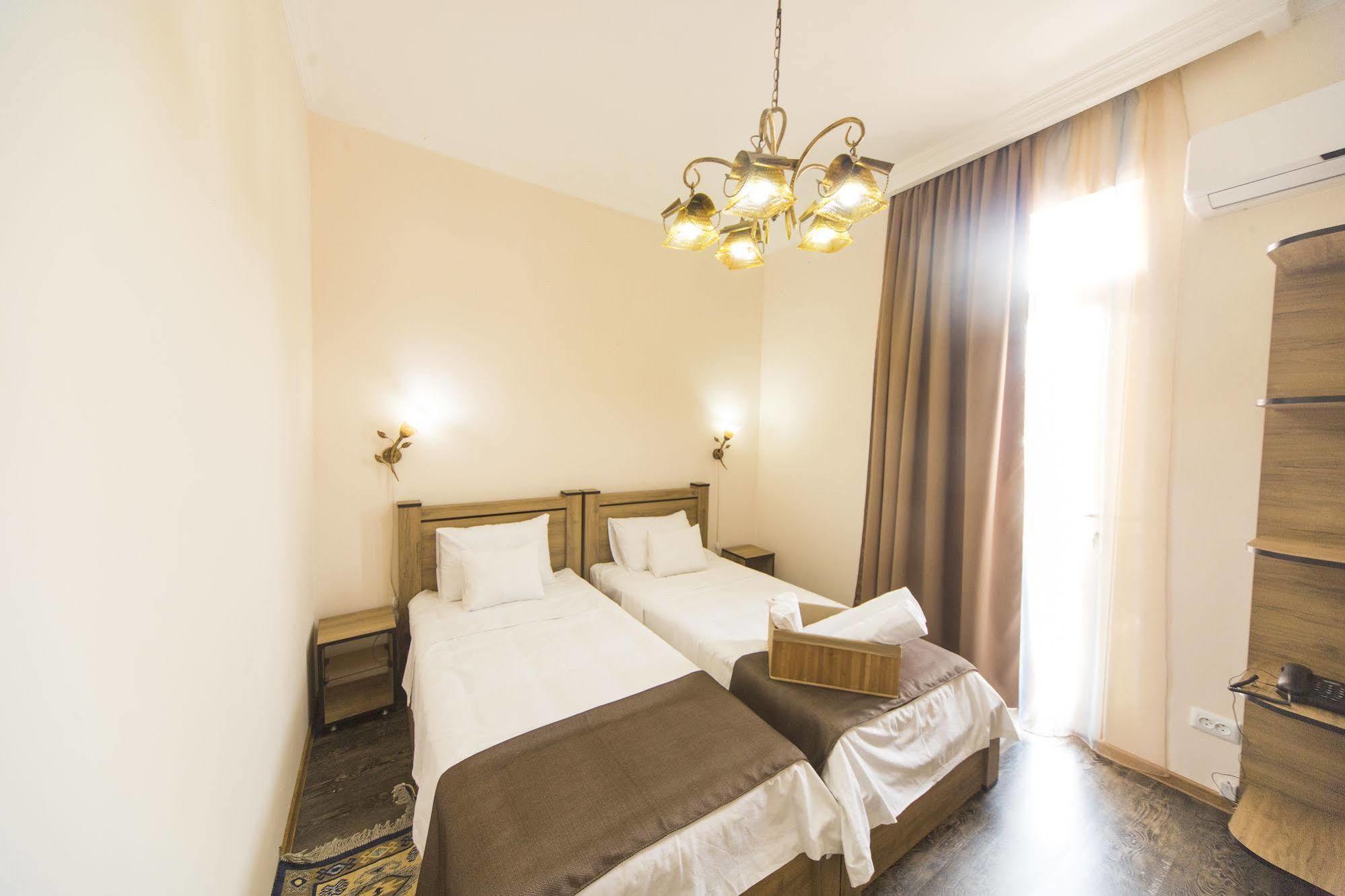 Log Inn Boutique Hotel Tbilisi Exterior photo